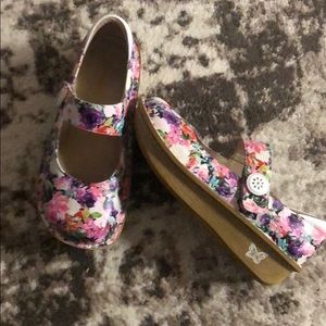 Alegria women’s Paloma flats size 8.